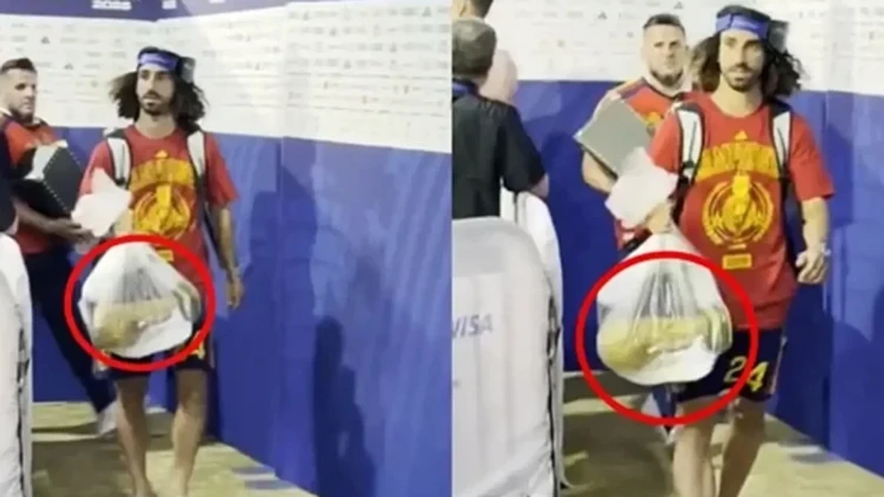 Cucurella u pa duke e mbajtur Kupën e Botës në një qese plastike? Mediat spanjolle shpjegojnë skenën