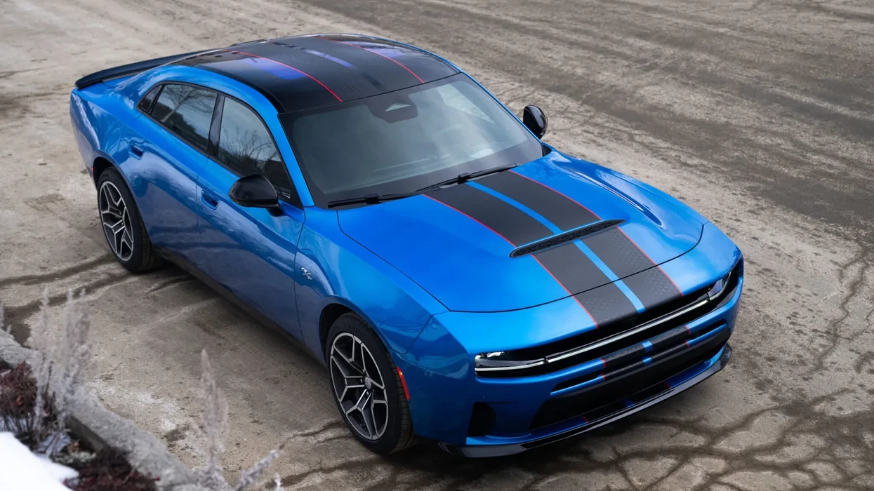 Një Mazda me 8 ulëse është më e shpejtë dhe më e lehtë se një Dodge Charger R/T me 420 kuaj fuqi