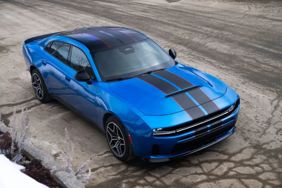 Një Mazda me 8 ulëse është më e shpejtë dhe më e lehtë se një Dodge Charger R/T me 420 kuaj fuqi