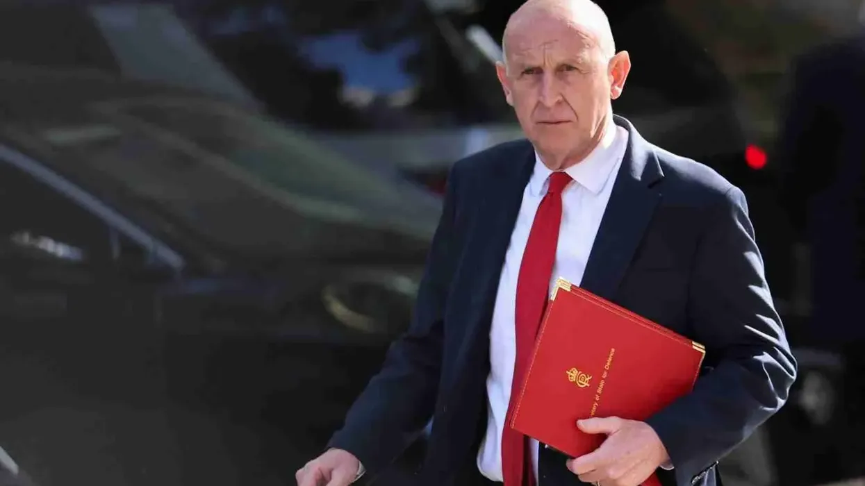 Ish-ministri i Mbrojtjes emërohet si ministër i ri i Financave në Mbretërinë e Bashkuar Ish-ministri i Mbrojtjes emërohet si ministër i ri i Financave në Mbretërinë e Bashkuar