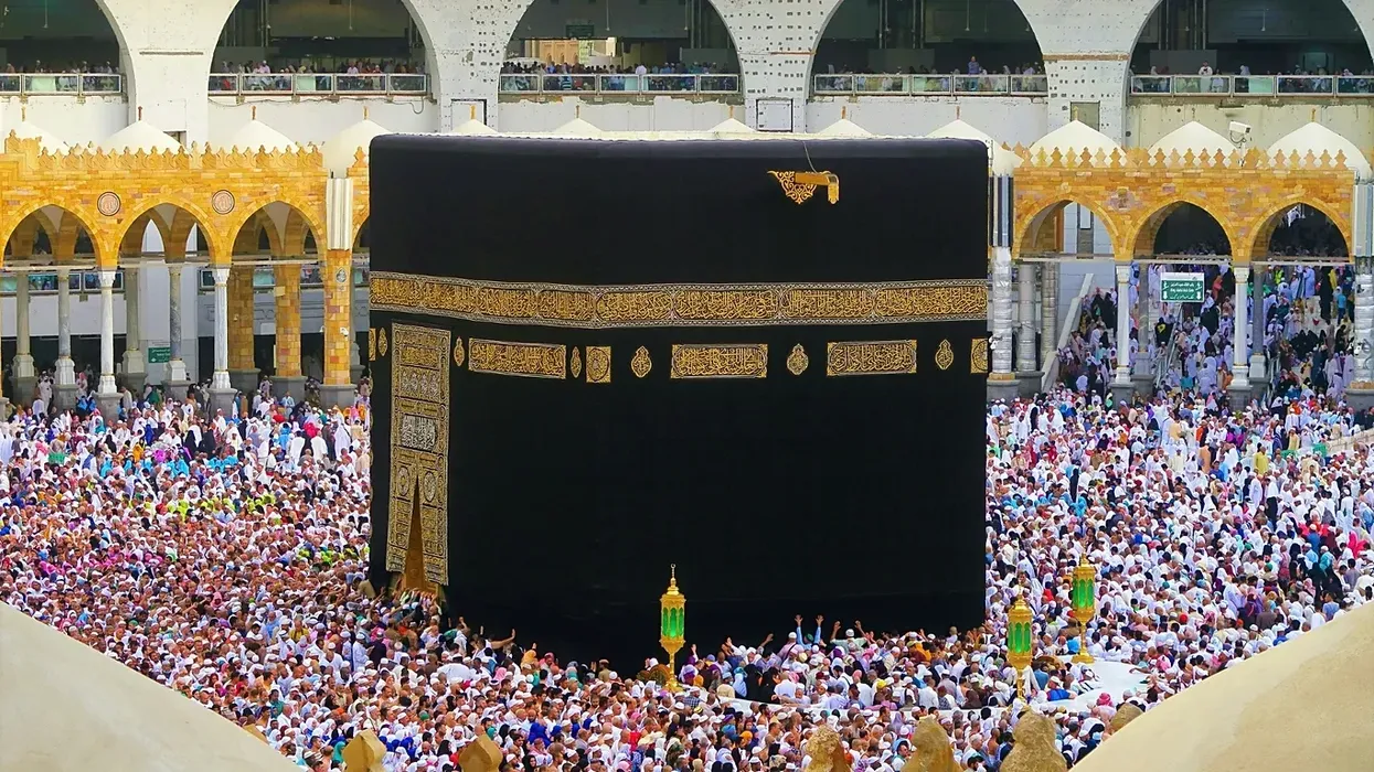 Viza e re saudite u lejon pelegrinëve të Umrës të kryejnë disa herë vizita brenda një viti Viza e re saudite u lejon pelegrinëve të Umrës të kryejnë disa herë vizita brenda një viti