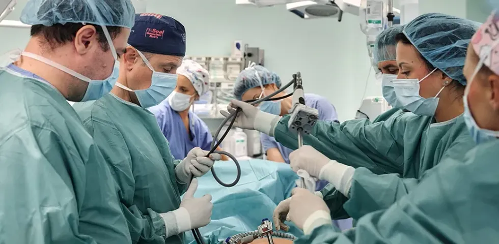 Një epokë e re në kirurgji: operacioni i parë i asistuar me robot u krye me sukses në Spitalin Klinik “Acibadem Sistina”