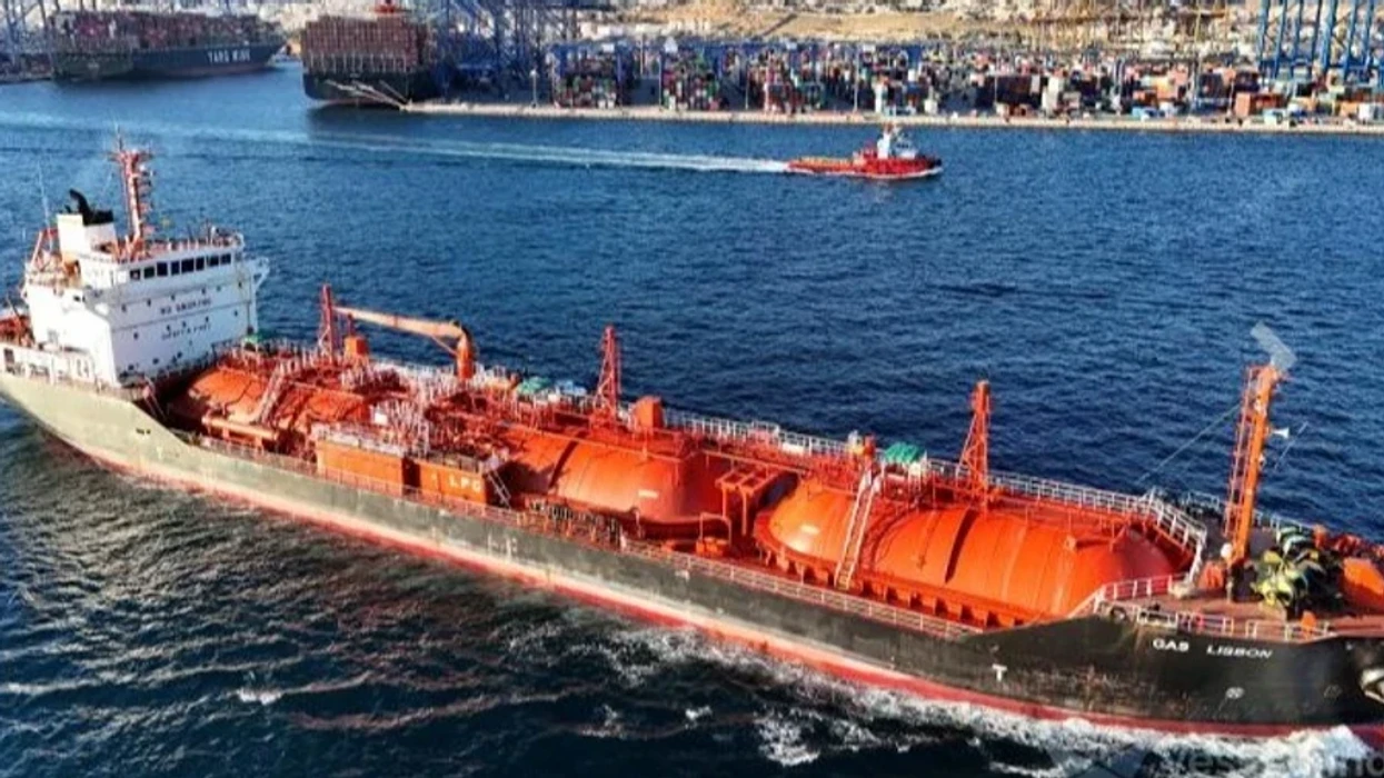 Presidenti rumun thotë se një tanker propani është sulmuar pranë bregdetit