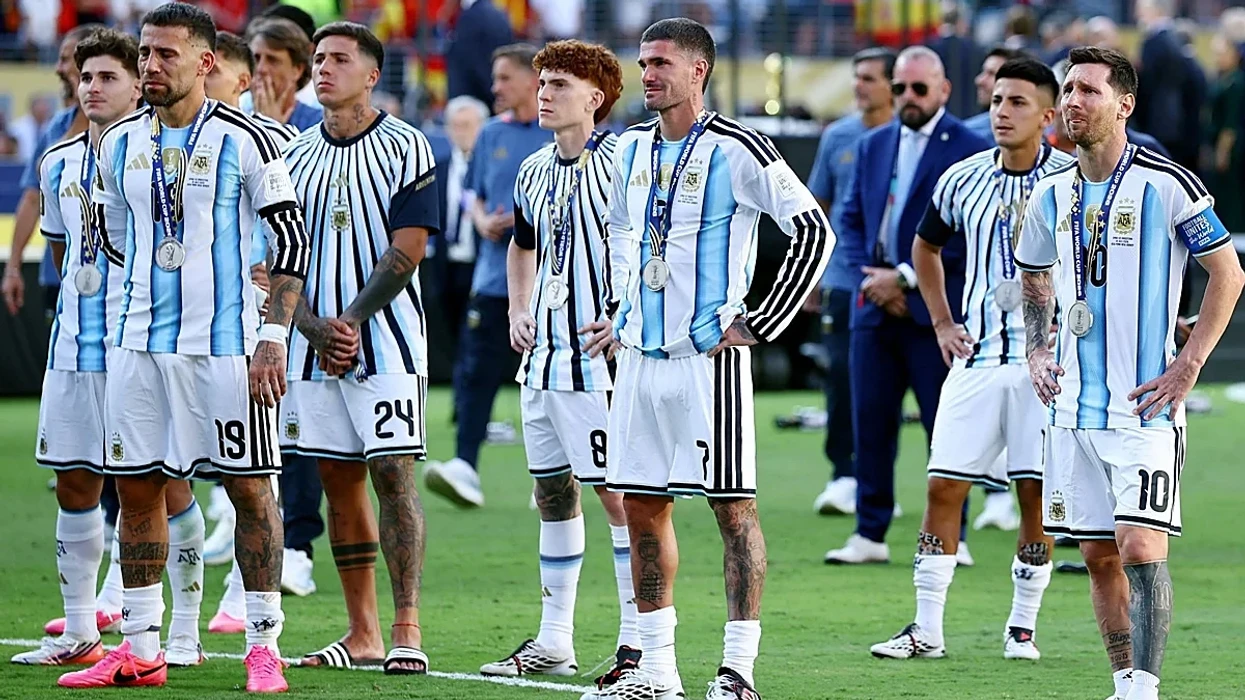 “Mezi prisnin rënien tonë dhe përhapën teori konspiracioni”, ylli argjentinas reagon pas humbjes në finale