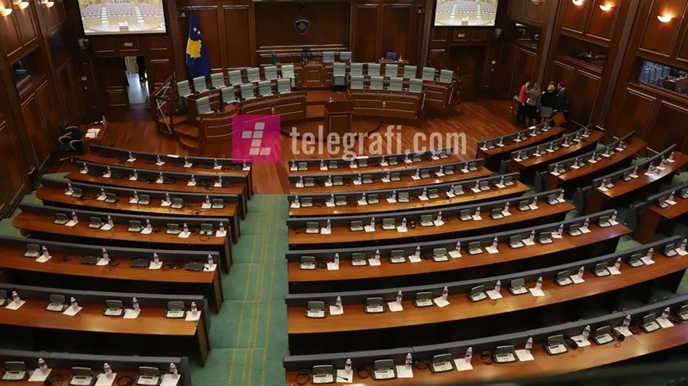 ​“Skenar i bllokimit”, opozita kritikon Haxhiun për vonesën e seancës konstituive
