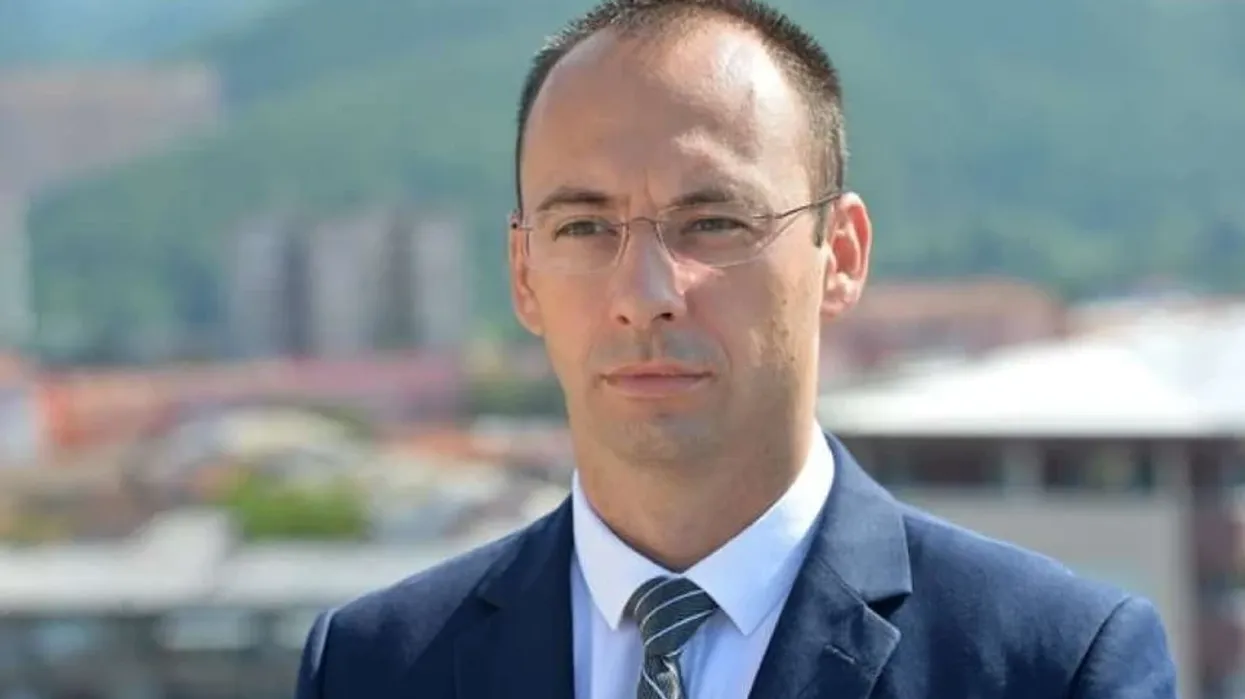 Simiqi e paraqet zbatimin e ligjit si “dëbim të serbëve”, ndonëse aksioni në Ujman u parapri nga kërkesa për dëshmi pronësie Simiqi e paraqet zbatimin e ligjit si “dëbim të serbëve”, ndonëse aksioni në Ujman u parapri nga kërkesa për dëshmi pronësie