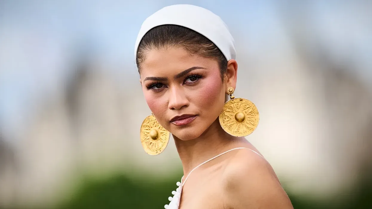Zendaya u shfaq me bizhuteri mijëravjeçare, por një detaj ngriti dyshime për origjinën e tyre Zendaya u shfaq me bizhuteri mijëravjeçare, por një detaj ngriti dyshime për origjinën e tyre
