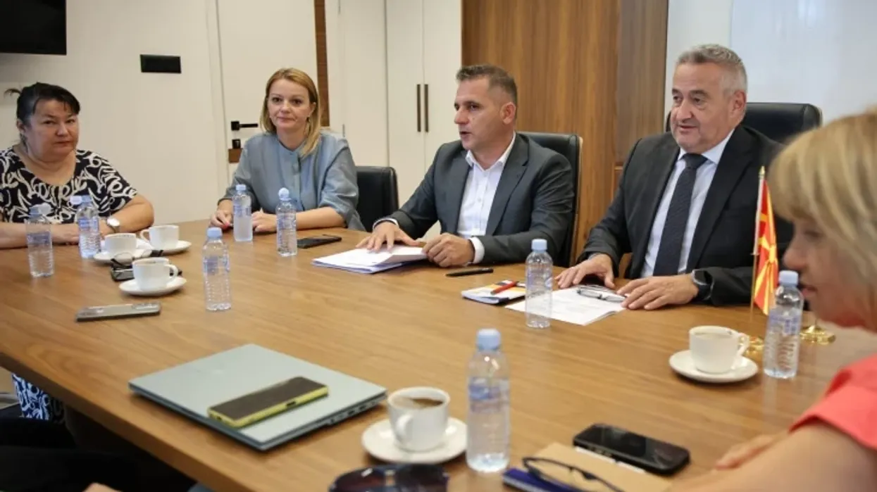Klekovski në takim me përfaqësuesit e mjekëve amë, premtoi termine më të shpejta për kontrollet specialistike Klekovski në takim me përfaqësuesit e mjekëve amë, premtoi termine më të shpejta për kontrollet specialistike