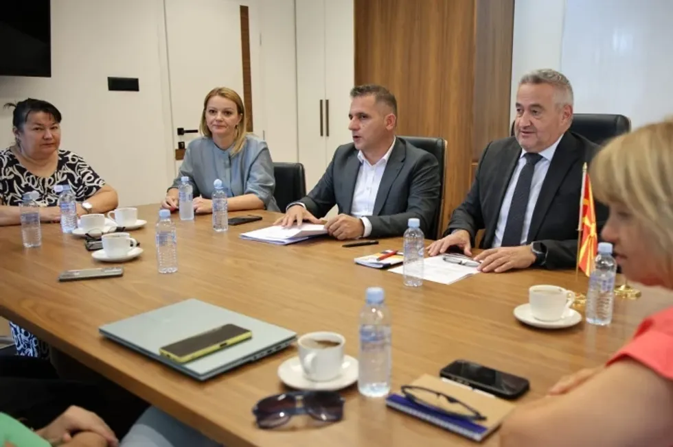 Klekovski në takim me përfaqësuesit e mjekëve amë, premtoi termine më të shpejta për kontrollet specialistike