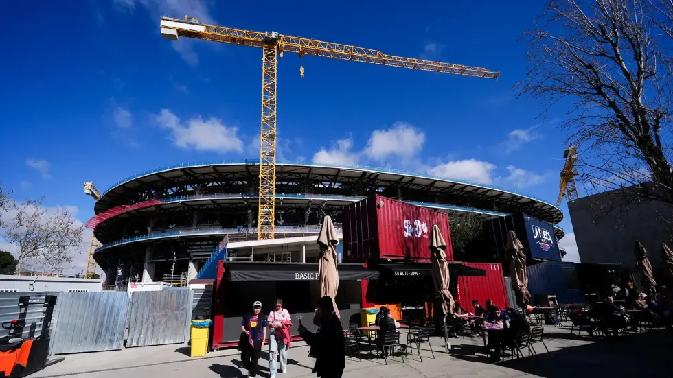 Tragjedi në ‘Camp Nou’, ndërron jetë një punëtor gjatë rinovimit të stadiumit