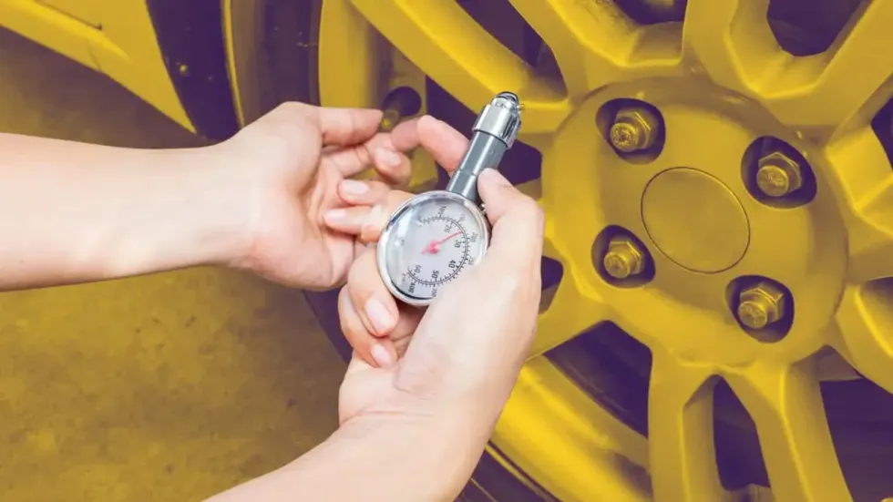 Pse drita e presionit të gomave ndizet kur bën ftohtë?