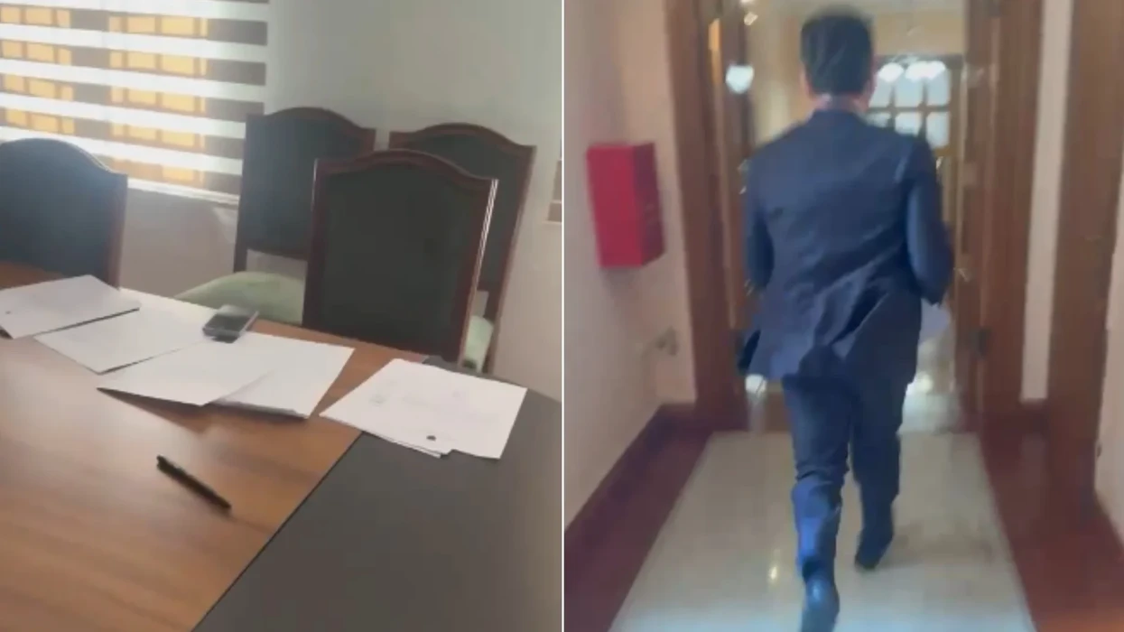 Deputeti Agron Shehaj rrëmben dokumentin konfidencial të marrëveshjes me SHBA-të dhe largohet me vrap