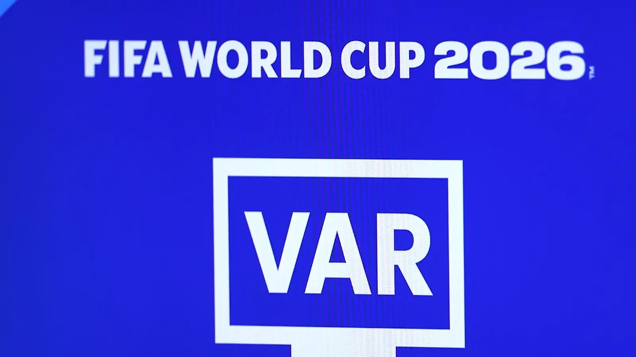 Revolucion te VAR-i në Evropë! FIFA miraton sistemin e ri, ja çfarë do të ndryshojë