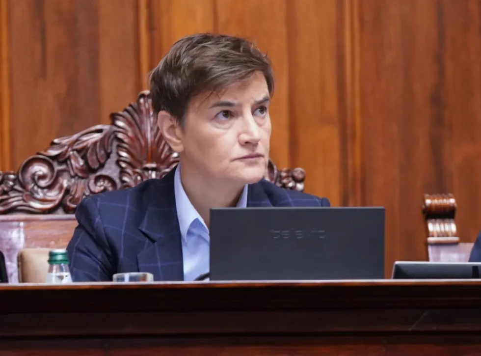 Deputeti serb e quajti Kosovën fqinj, Brnabiq e kundërshton me narrativën zyrtare të Beogradit