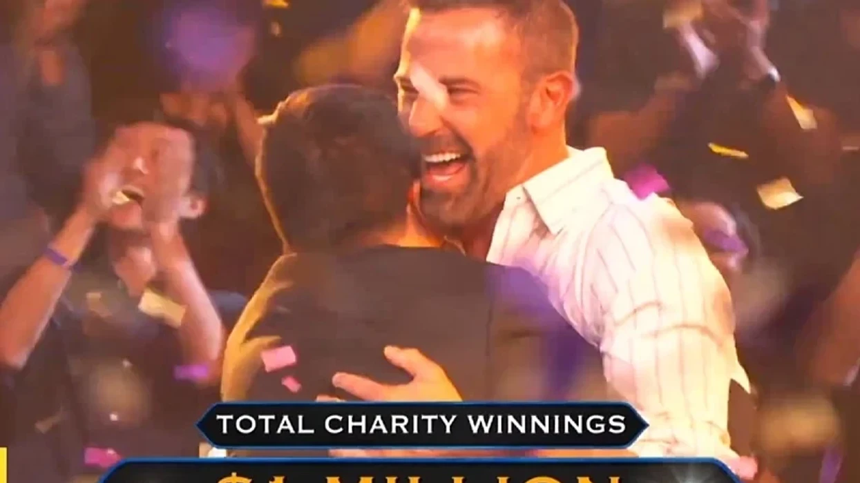 Ben Affleck fitoi një milion dollarë në versionin amerikan të "Slumdog Millionaire", pyetja e fundit ishte për gjelat e detit