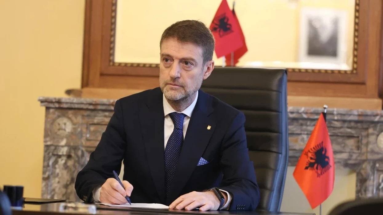Hoxha për marrëveshjen me Serbinë për konsullatat në Shkodër dhe Bujanoc: Interesi kombëtar mbi emocionet historike