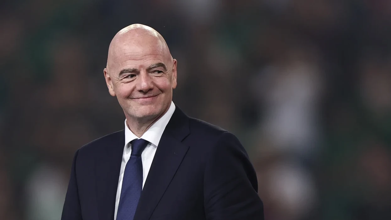 Infantino nën presion, FIFA mblidhet dhe i del në mbrojtje: Nuk do të tolerojmë më sulme