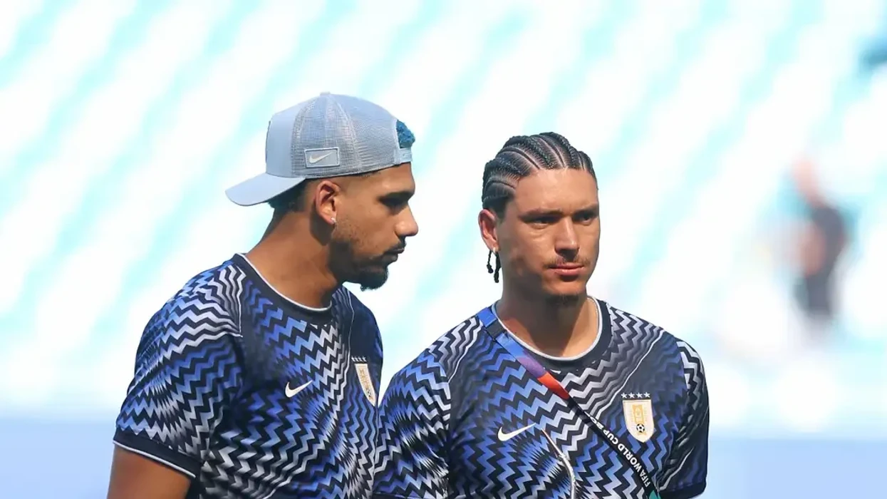 Darwin Nunez i paraprin Liverpoolit, e prezanton Ronald Araujon
