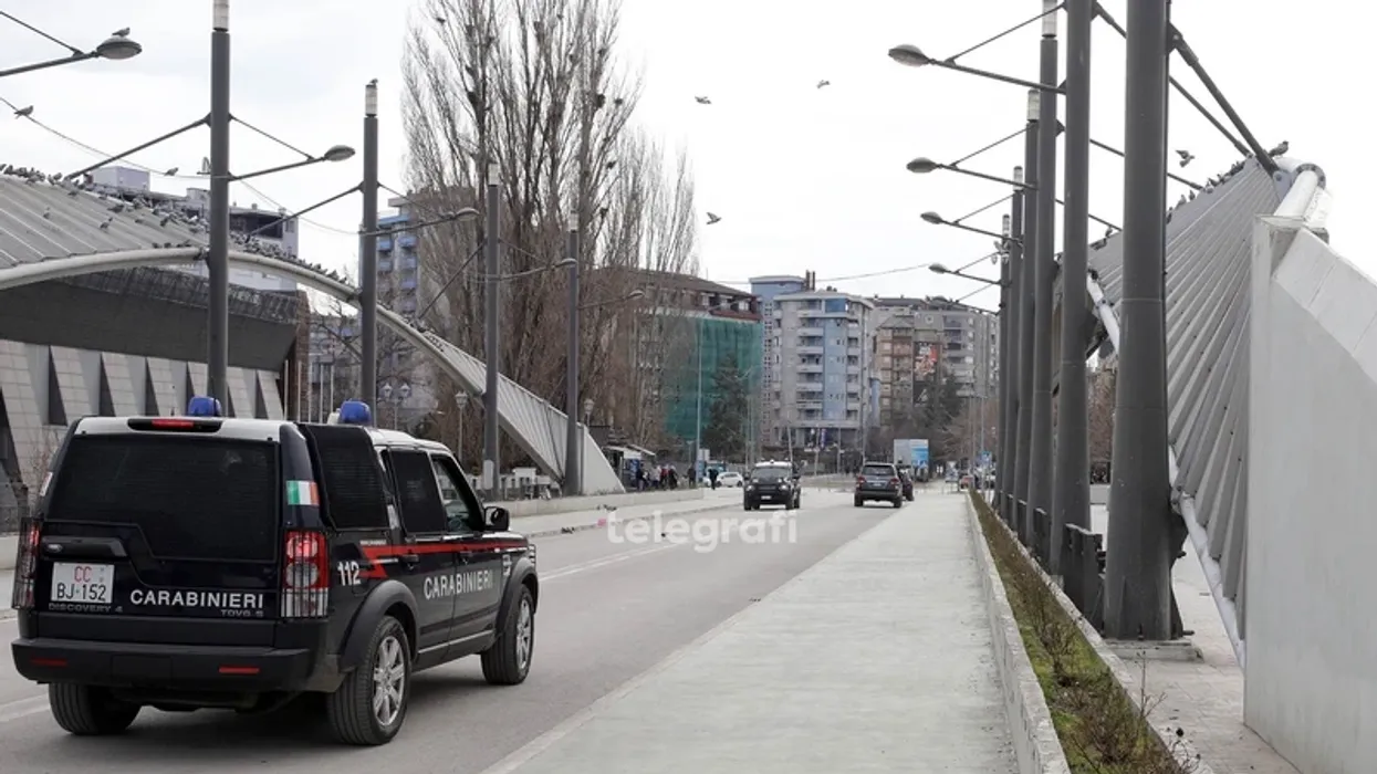 KFOR-i nis kalimin gradual nga ura e Ibrit, Sveçla: Përgjegjësia për sigurinë do t’i kalojë Policisë së Kosovës KFOR-i nis kalimin gradual nga ura e Ibrit, Sveçla: Përgjegjësia për sigurinë do t’i kalojë Policisë së Kosovës