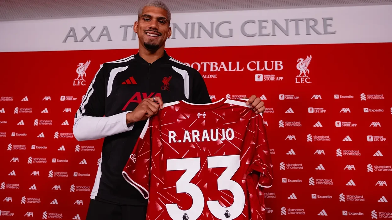 Araujo zbulon arsyen emocionuese pse zgjodhi numrin 33 te Liverpooli