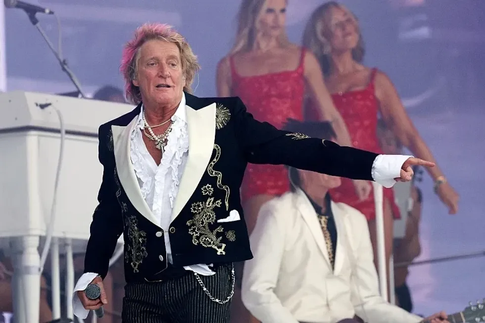 Rod Stewart anuloi një koncert tjetër disa orë para fillimit, iu nënshtrua një operacioni të paparashikuar