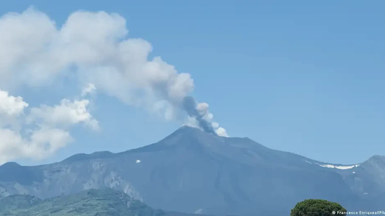 Itali: Shpërthimi i Etnës bllokon mijëra turistë në Sicili