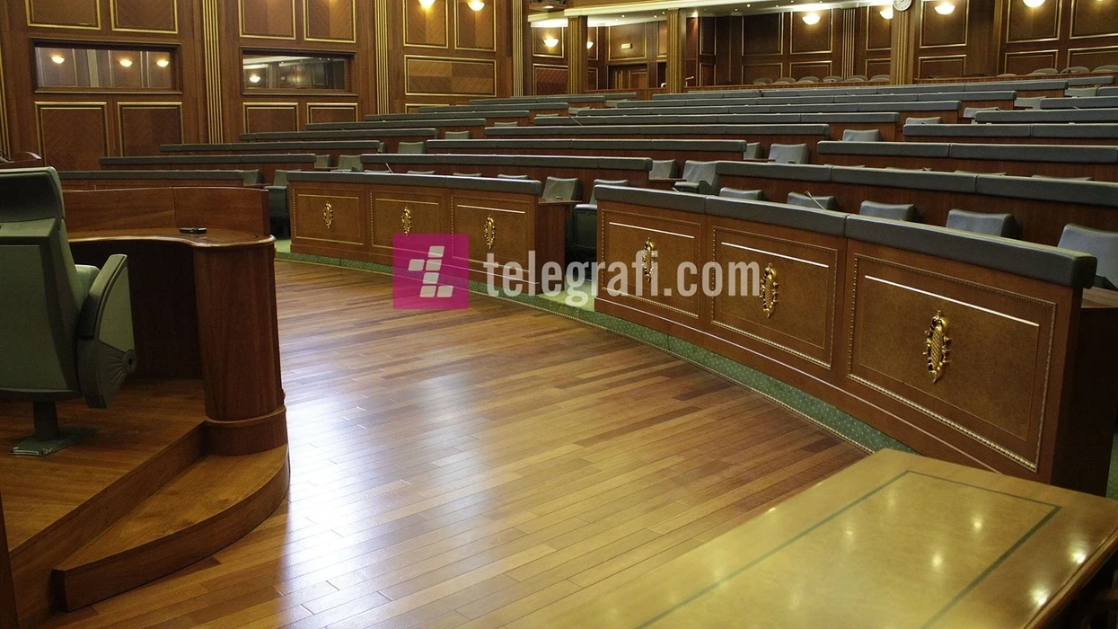 Dyshohet se kërcënoi zyrtarin policor, prokuroria thotë se do të sigurohen pamjet nga Kuvendi