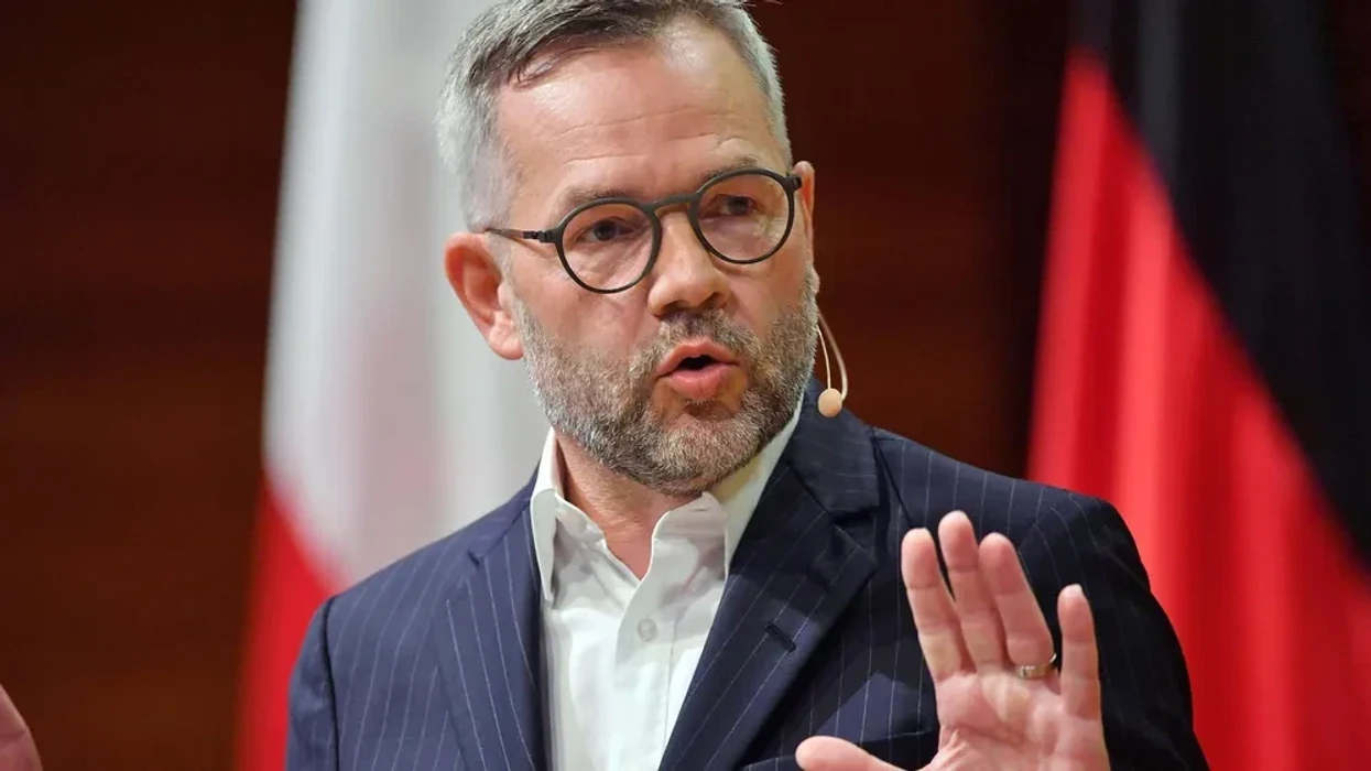 Roth: E kuptoj zhgënjimin e Kosovës, por largimi i flamurit ukrainas ishte gabim