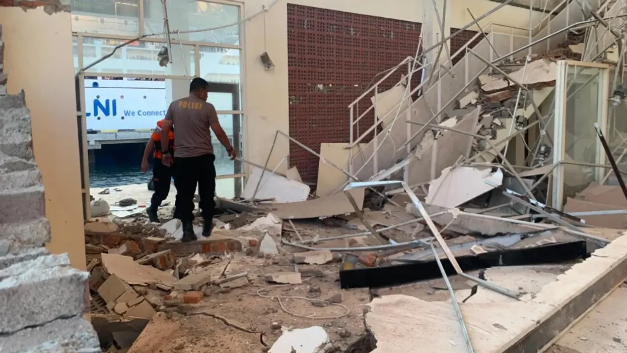 Powerful earthquake hits Indonesia - at least five dead, a large number of buildings collapse Powerful earthquake hits Indonesia - at least five dead, a large number of buildings collapse