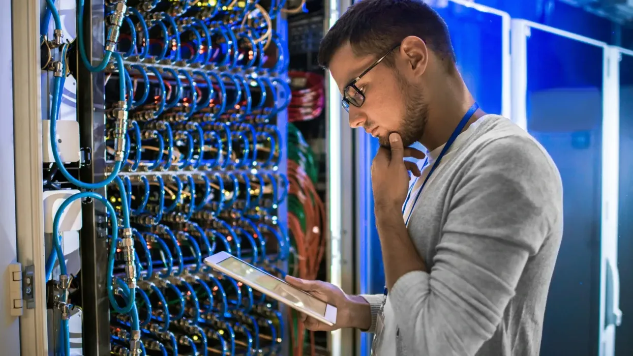 Sistemet e Informacionit në UBT: Nga analist i sistemeve te specialist i të dhënave Sistemet e Informacionit në UBT: Nga analist i sistemeve te specialist i të dhënave