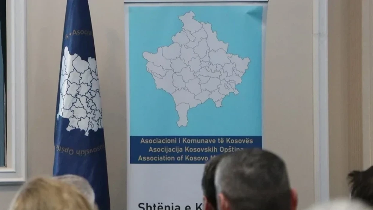 Projektligji i ri: Komunat mund të humbin pronësinë mbi shkollat, tokat, qendrat mjekësore dhe ndërtesat publike