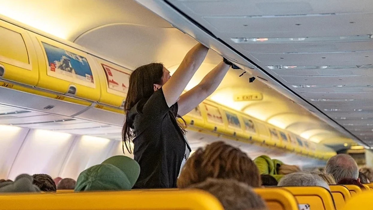 A e dini pse është e rrezikshme të çohesh menjëherë pasi një aeroplan zbarkon?