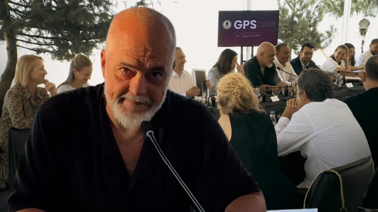 Mbledhja me drejtuesit politikë në Pogradec, Rama: Do krijohet platforma “Pasqyrë Albania”, zgjidh hallet e qytetarëve Mbledhja me drejtuesit politikë në Pogradec, Rama: Do krijohet platforma “Pasqyrë Albania”, zgjidh hallet e qytetarëve