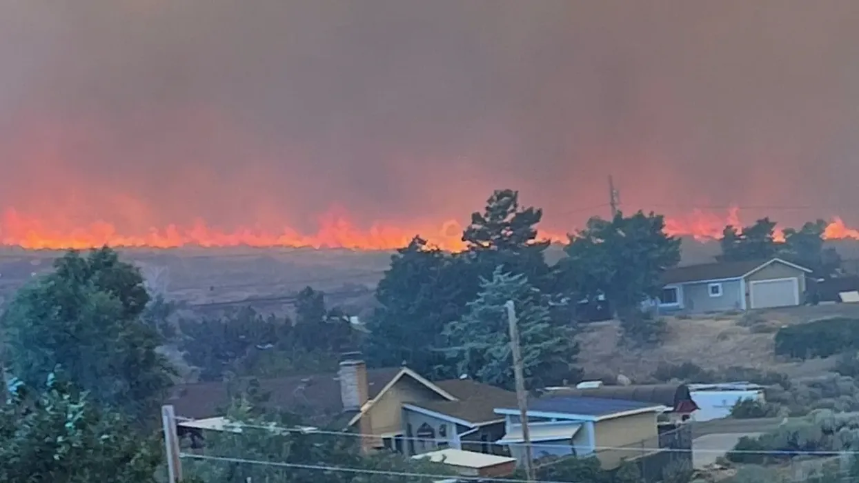 Zjarr i fuqishëm në Nevada, dhjetëra mijëra banorë në rrezik Zjarr i fuqishëm në Nevada, dhjetëra mijëra banorë në rrezik
