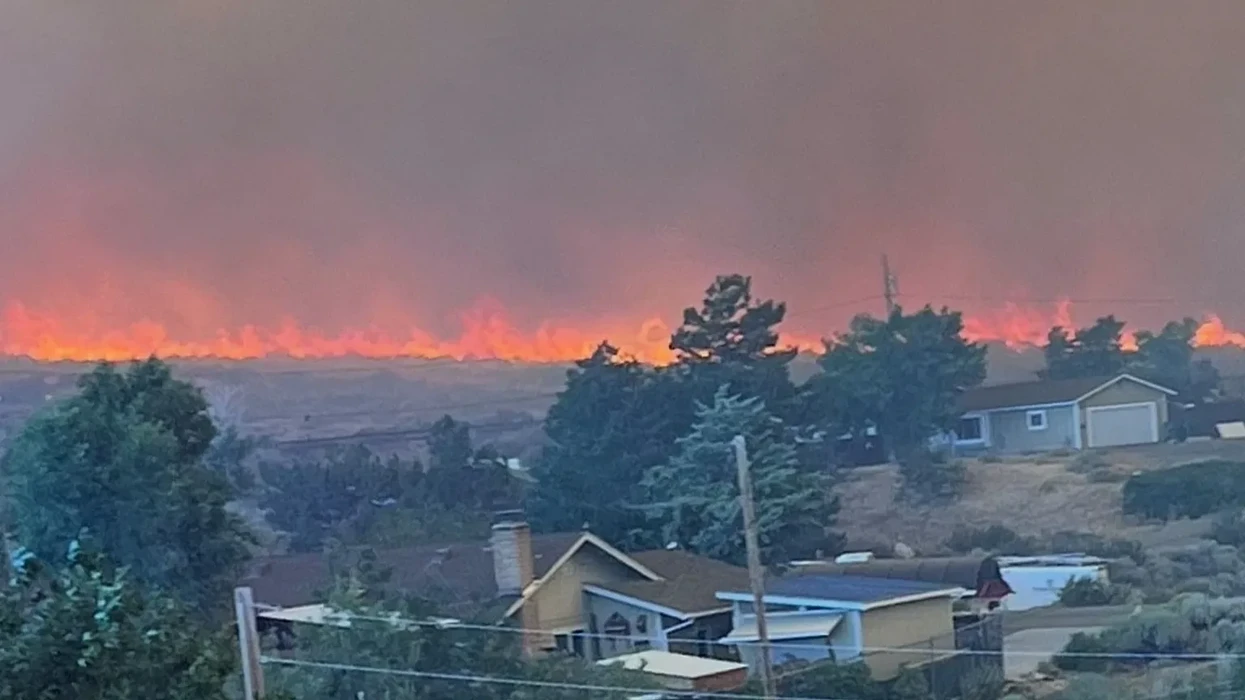 Zjarr i fuqishëm në Nevada, dhjetëra mijëra banorë në rrezik