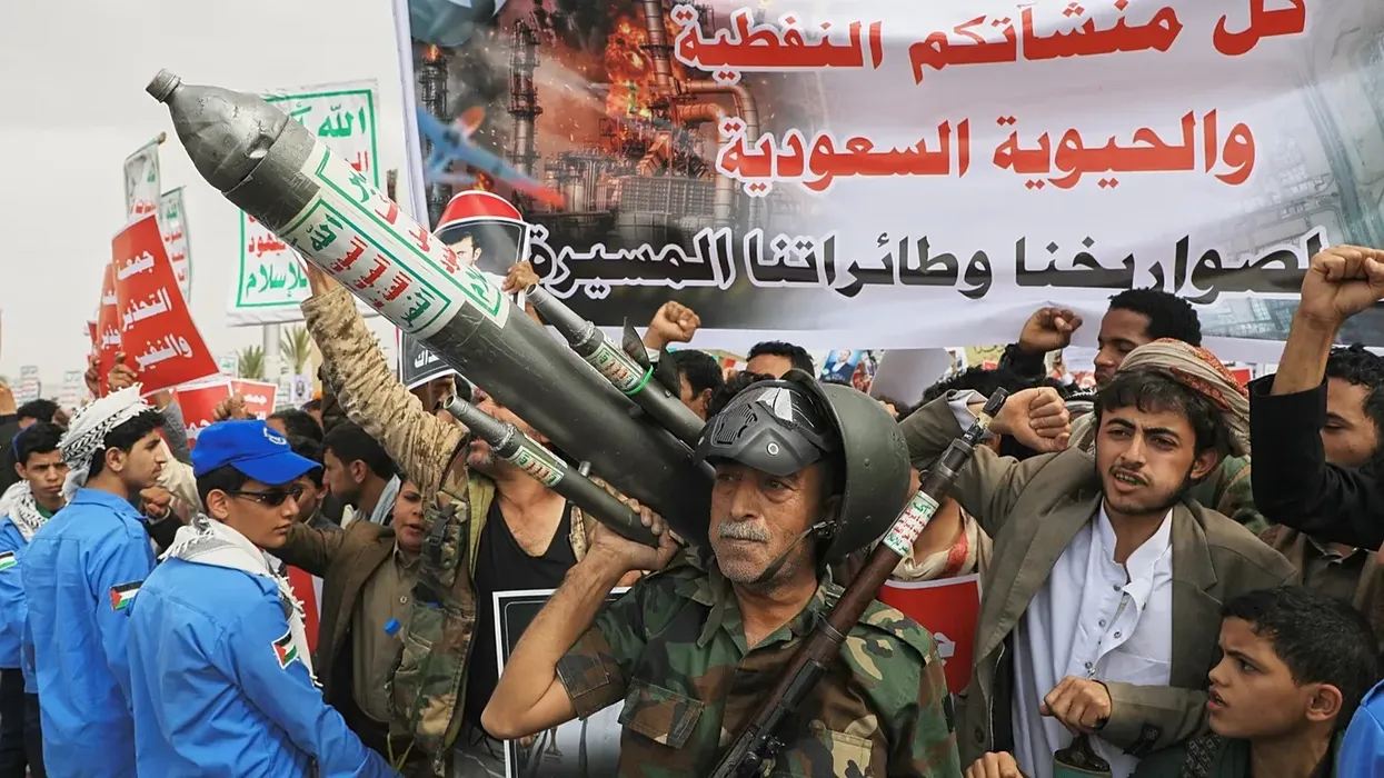 Houthi pretendojnë sulmin ndaj një cisterne saudite në përshkallëzimin e fundit në Detin e Kuq Houthi pretendojnë sulmin ndaj një cisterne saudite në përshkallëzimin e fundit në Detin e Kuq