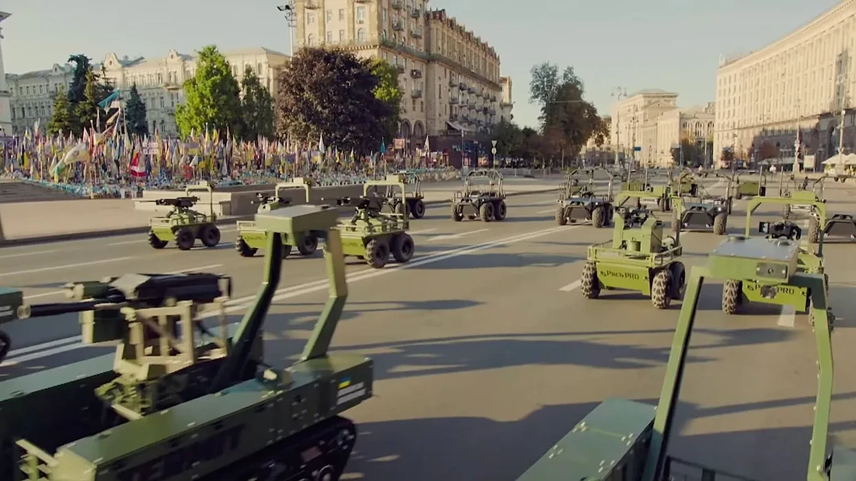 Parada e robotëve dhe dronëve në Ukrainë ofron një pamje të së ardhmes së luftës