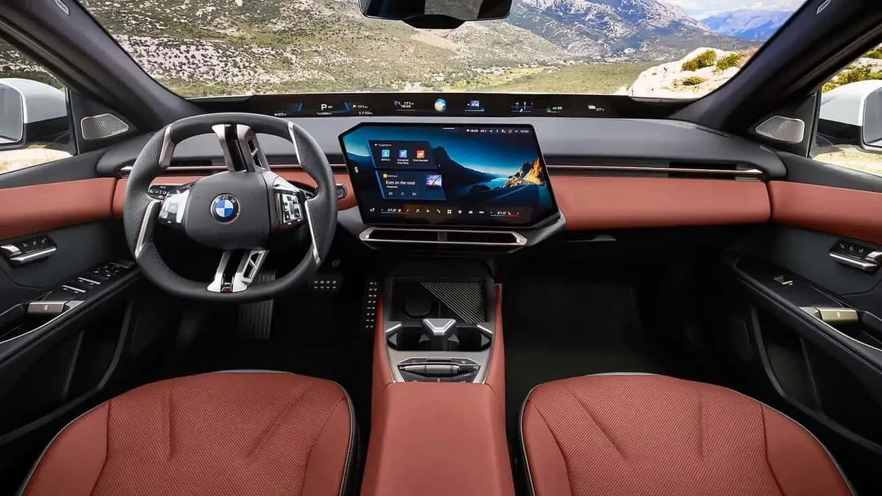 BMW po heq butonat nga makinat: të rinjtë preferojnë të flasin me veturën