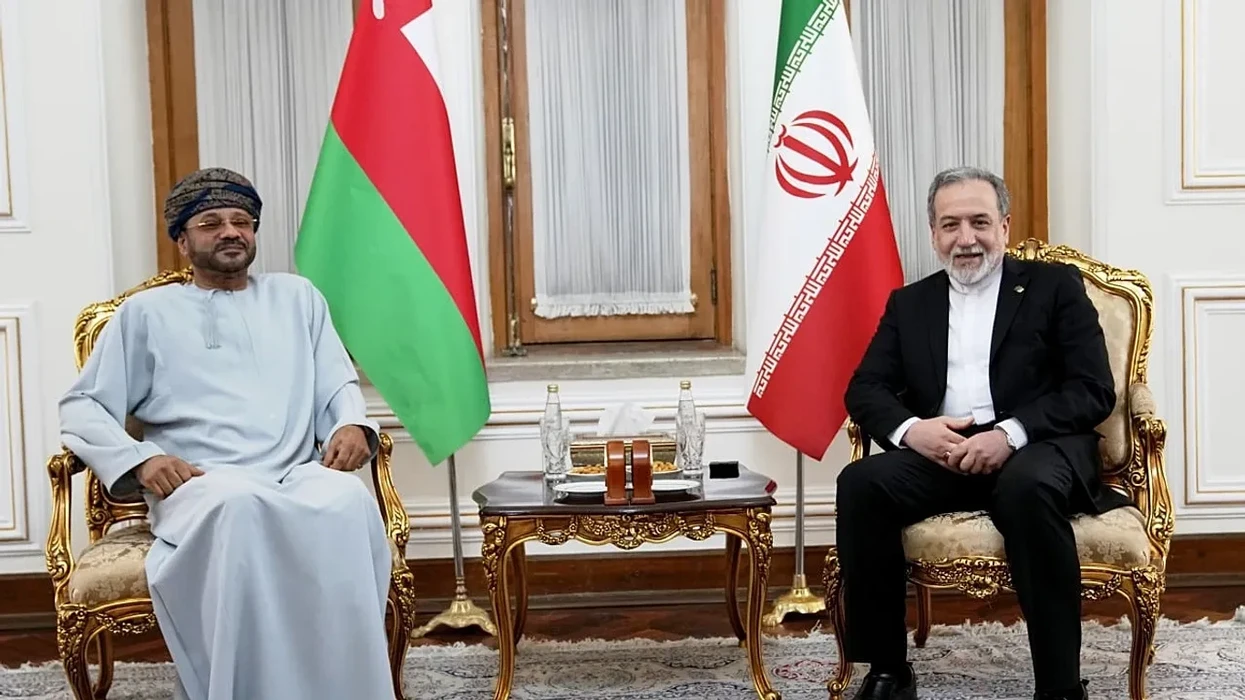 Irani dhe Omani diskutojnë korridorin e përkohshëm në Ngushticën e Hormuzit