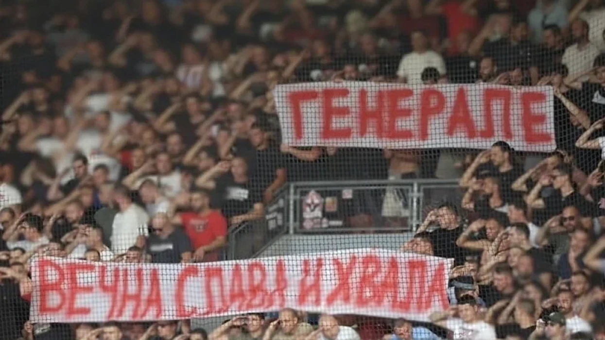 Qendra Memoriale e Srebrenicës kërkon përjashtimin e përhershëm të Crvena Zvezdës nga garat e UEFA-s për shkak të lavdërimit të Ratko Mlladiçit