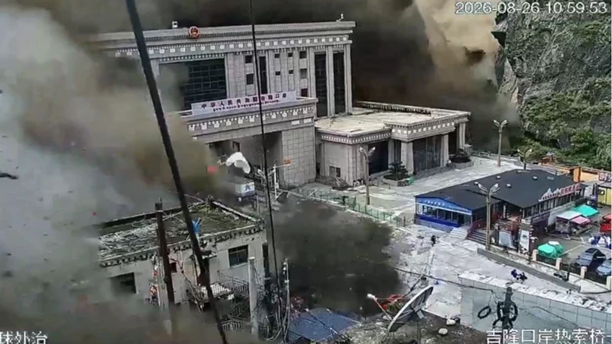 Përmbytjet vdekjeprurëse në Nepal e Tibet, Kina po i fsheh këto video: Bota sheh, kinezët jo