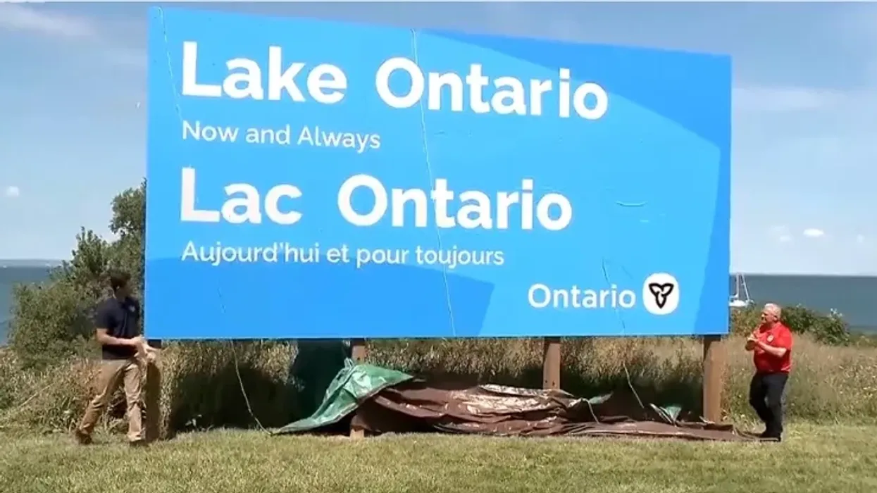 Kanadaja i përgjigjet Trumpit, vendosë tabelën e re në bregun e liqenit Ontario Kanadaja i përgjigjet Trumpit, vendosë tabelën e re në bregun e liqenit Ontario