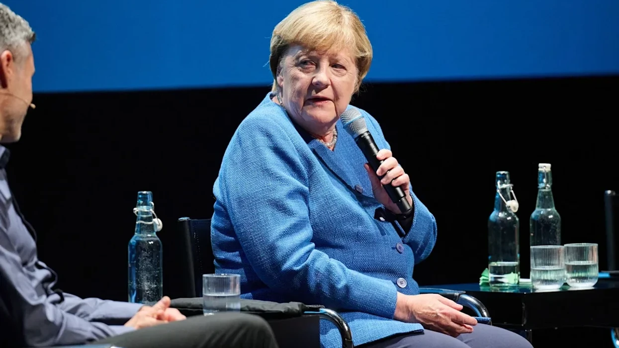 Ish-kancelarja Merkel u bën thirrje gjermanëve të 'luftojnë për demokraci'