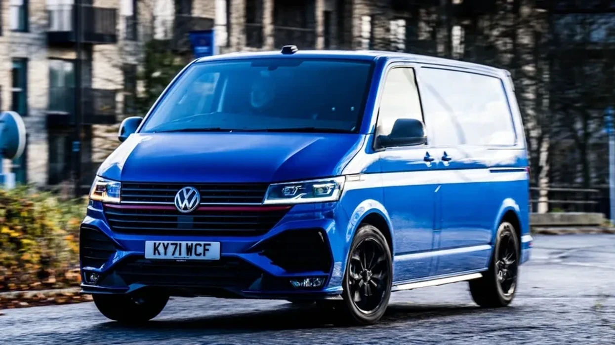 Volkswagen Transporter shndërrohet në një “superfurgon” me motorin e Audi RS3