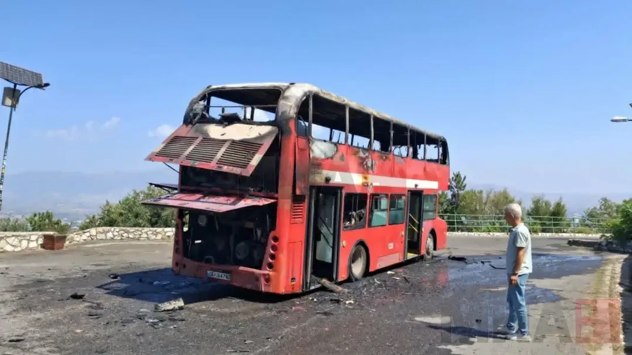 Digjet një autobus në Shkup, nuk ka të lënduar