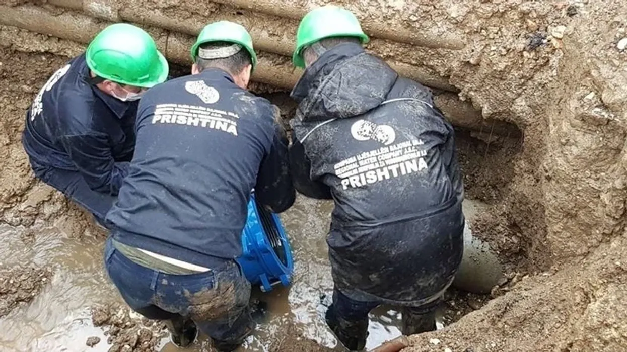 Pjesë të Prishtinës pa ujë nga “defekti i komplikuar”, riparimi vazhdon edhe nesër Pjesë të Prishtinës pa ujë nga “defekti i komplikuar”, riparimi vazhdon edhe nesër