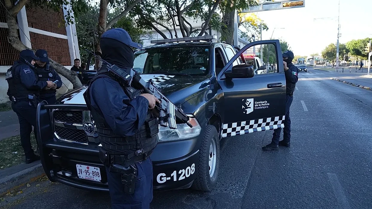 Makina-bombë shpërthen para stacionit policor në Meksikë, gjashtë të plagosur