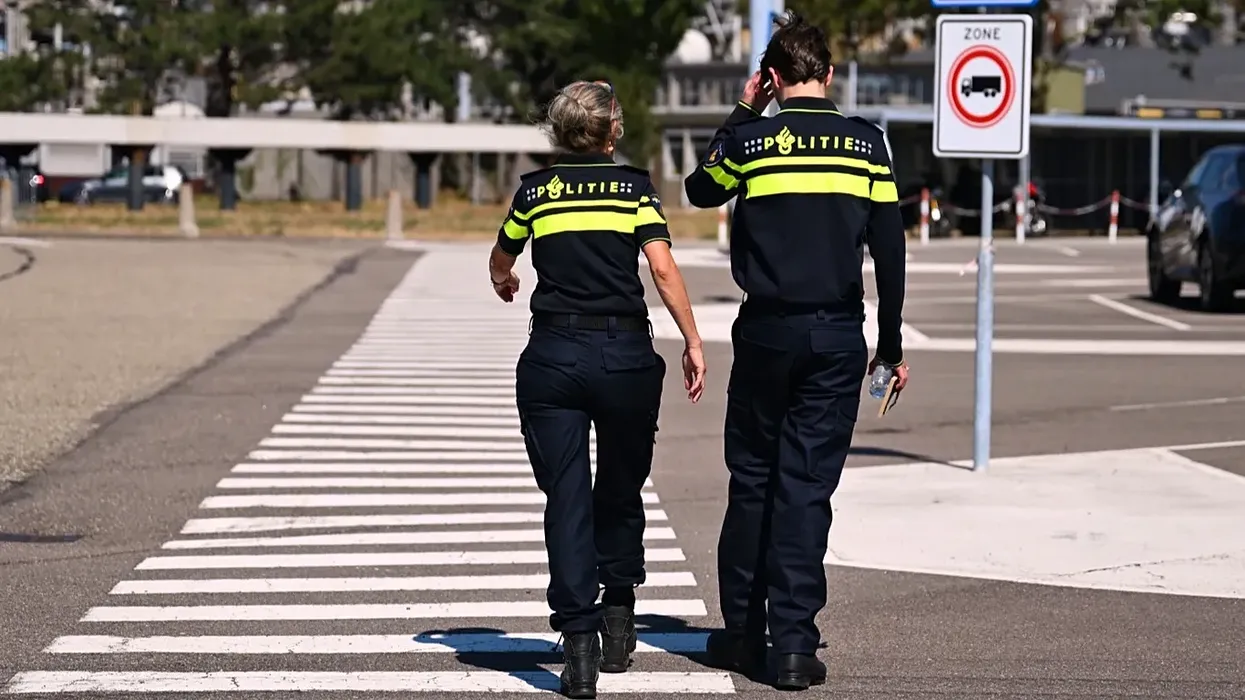 Të shtëna me armë në Holandë, një i vdekur dhe dy policë të plagosur Të shtëna me armë në Holandë, një i vdekur dhe dy policë të plagosur