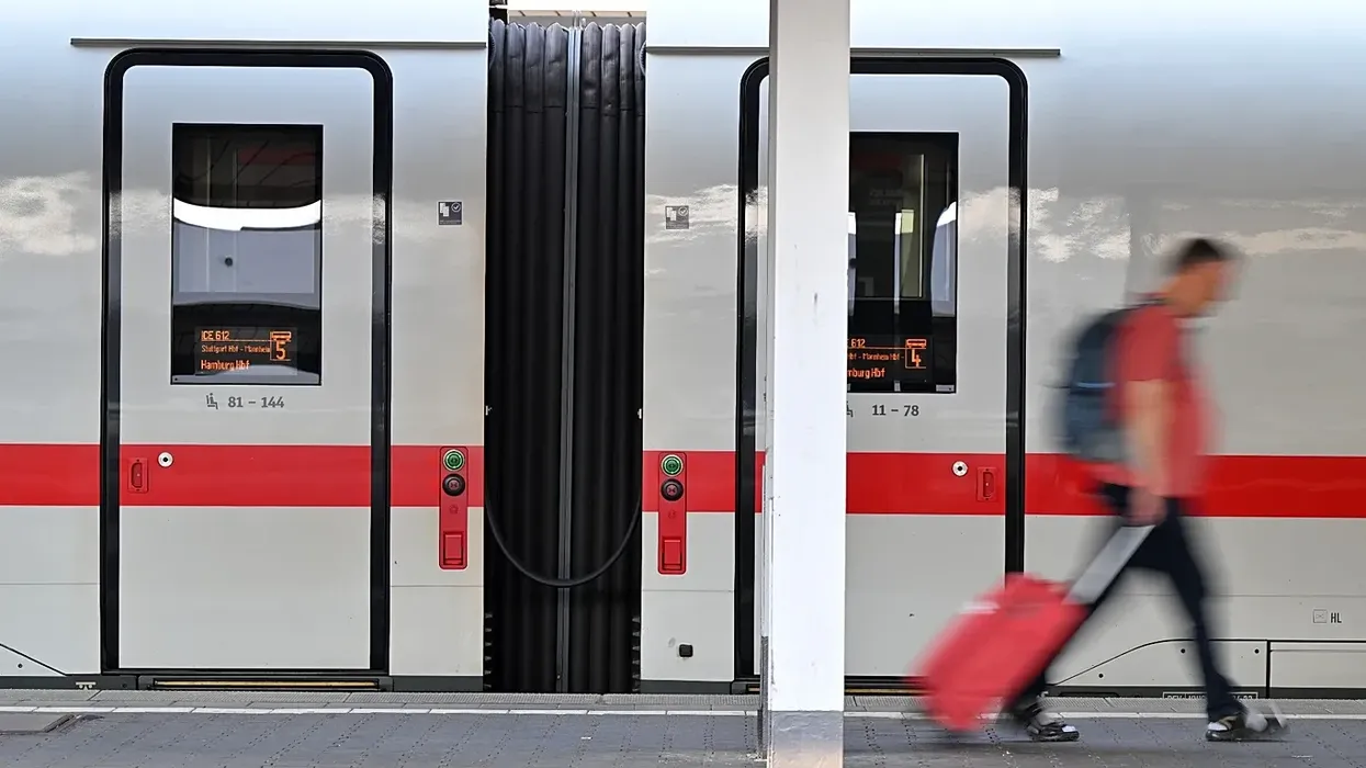 Shpërthim në një stacion treni në Gjermani, dy persona të lënduar Shpërthim në një stacion treni në Gjermani, dy persona të lënduar