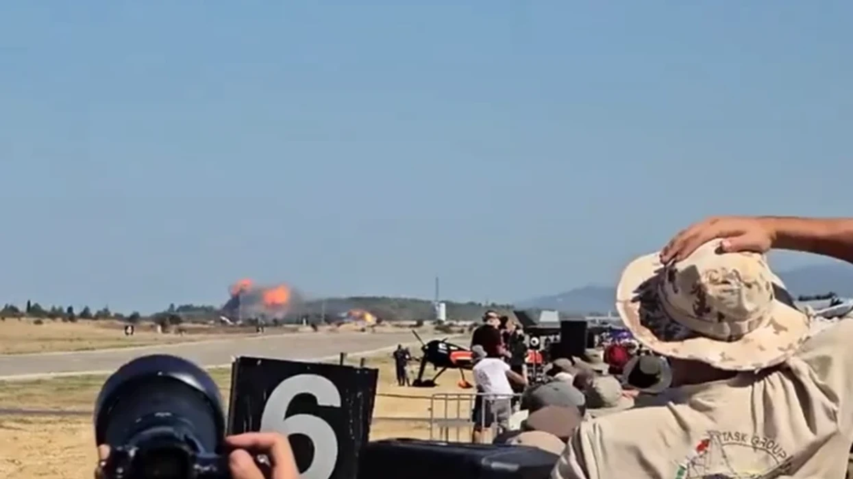 Aeroplani luftarak F-4 Phantom rrëzohet para qindra spektatorëve në Greqi